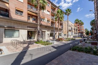 Local Comercial a Carrer Ample