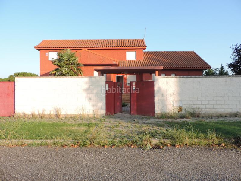Foto 68e647d3-68c6-40ec-a72e-c08295243740. Chalet en Simancas