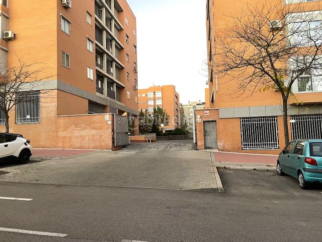 Foto 637385cf-1f55-48c4-a599-75b94c37b353. Posto auto in Valdebernardo-Valderribas Madrid