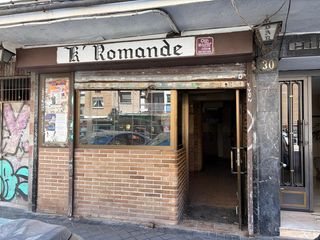 Local Comercial a Calle de Esteban Mora