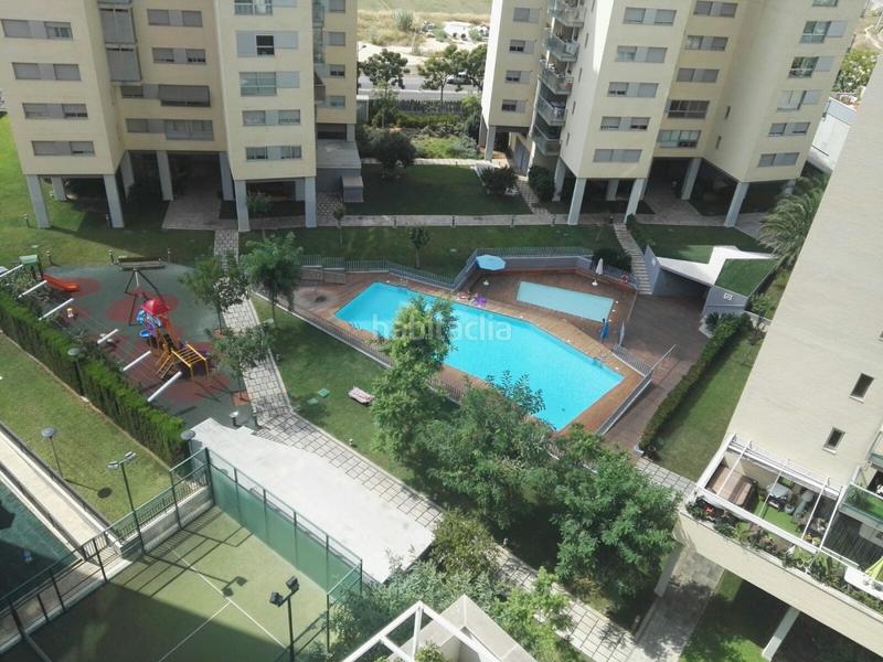 Foto c54a0618-48bc-4c78-89a2-fe691211c23f. Aparcament cotxe a Sant Pau Valencia