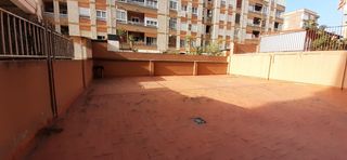 Piso en Barrio de Campanar. Piso con 4 habitaciones con ascensor, parking, calefaccin y air