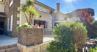 Casa adossada a Requena. Se vende fantastico adosado esquinero en el centro de requena!!