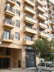 Lloguer Local Comercial a Malilla. Local en alquiler para entrar, ubicado en zona de malilla