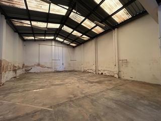 Nave industrial en Benetússer. Planta baja con posibilidad de convertir en vivienda