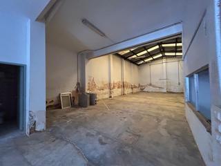 Local commercial à Benetússer. Planta baja con posibilidad de convertir en vivienda..posibilida