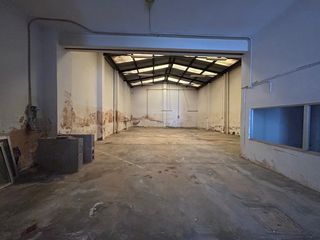 Business premise in Benetússer. Planta baja con posibilidad de convertir en vivienda..posibilida