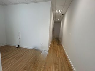 Local Comercial a Barrio de Campanar. Local comercial en venta, ubicado en pleno campanar..con inquili