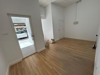 Local Comercial a Barrio de Campanar. Local comercial en venta, ubicado en pleno campanar..con inquili