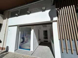 Local Comercial a Barrio de Campanar. Local comercial en venta, ubicado en pleno campanar..con inquili