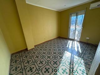 Pis  Calle del marqués de montortal. Oportunidad vivienda para actualizar, sin ascensor,  con varias