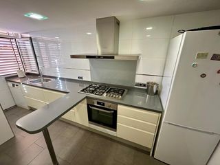 Pis en Nou Moles. Amplio y moderno piso reformado en nou moles con plaza de garaje