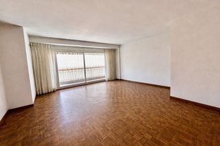 Etagenwohnung  Calle del doctor moliner. Vivienda para actualizar en plena zona de viveros