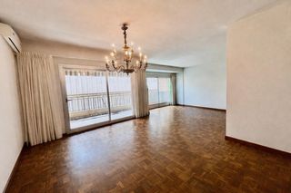 Etagenwohnung  Calle del doctor moliner. Vivienda para actualizar en plena zona de viveros