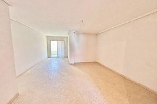 Flat in Torrefiel. Amplio piso en torrefiel, valencia  oportunidad para reformar