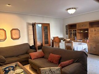 Piso en Arrancapins. Se vende amplia vivienda en arrancapins con plaza de garaje