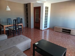 Flat in La Fontsanta. Excepcional vivienda exterior en venta con plaza de garaje inclu