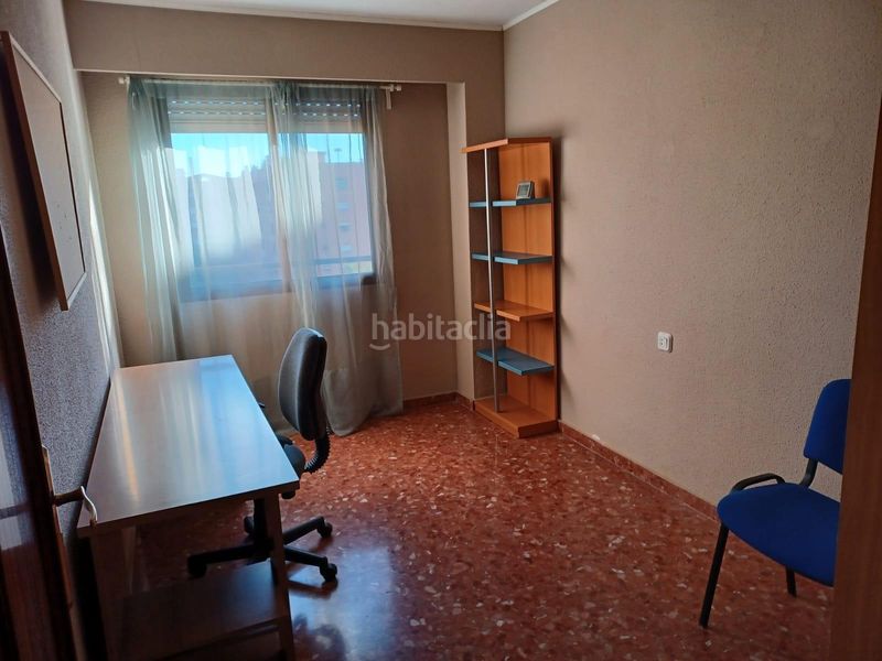 Foto f43c6a6e-d2ac-4571-bf60-2f0ca42741e2. Pis amb aparcament a La Fontsanta Valencia