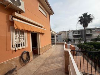 Casa a schiera in Oliva Playa. Acogedora vivienda unifamiliar pareada a pocos metros de la play