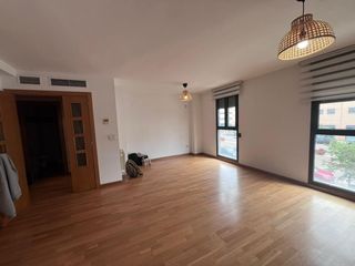 Lloguer Dúplex a Nou Benicalap. Residencial con piscina y zonas comunes