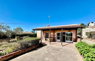 Chalet in Godelleta. Chale con amplia parcela ideal para vivir o  veranear