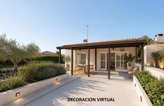 Chalet in Godelleta. Chale con amplia parcela ideal para vivir o  veranear