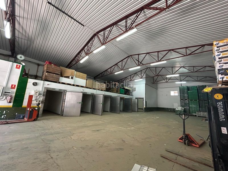 Foto 0a413f77-a2de-4240-a297-63348fc62c50. Nau industrial a Beniparrell