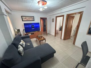Etagenwohnung in Avenida de la Paz. Vivienda para entrar totalmente exterior..muy luminosa