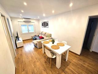 Apartament a Fenals. Platja daroapartamento