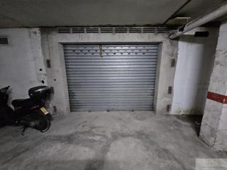 Aparcament cotxe a Fenals. Platja darogaraje