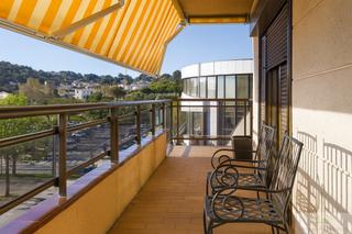 Apartament a Fenals. Platja daroapartamento