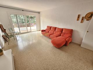 Apartament a Fenals. Platja daroapartamento