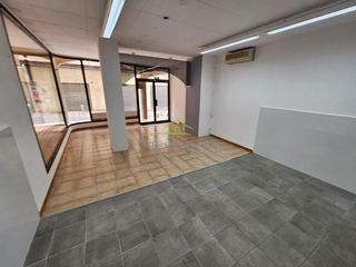 Business premise in Poble. Calongelocal