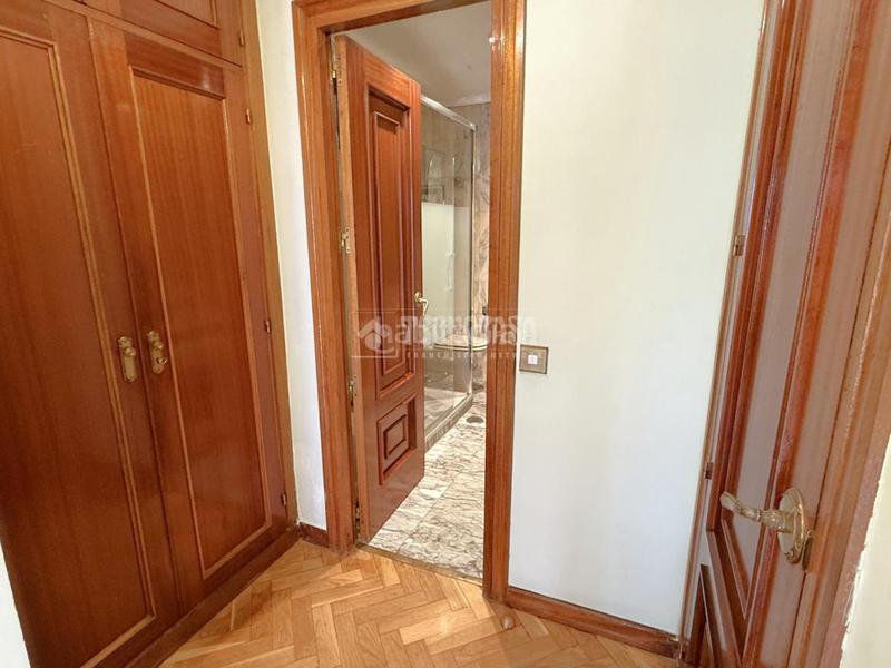 Foto 2a6a66b7-d7d8-4171-9124-8fe8897ee96f. Pis amb piscina a La Paz Madrid