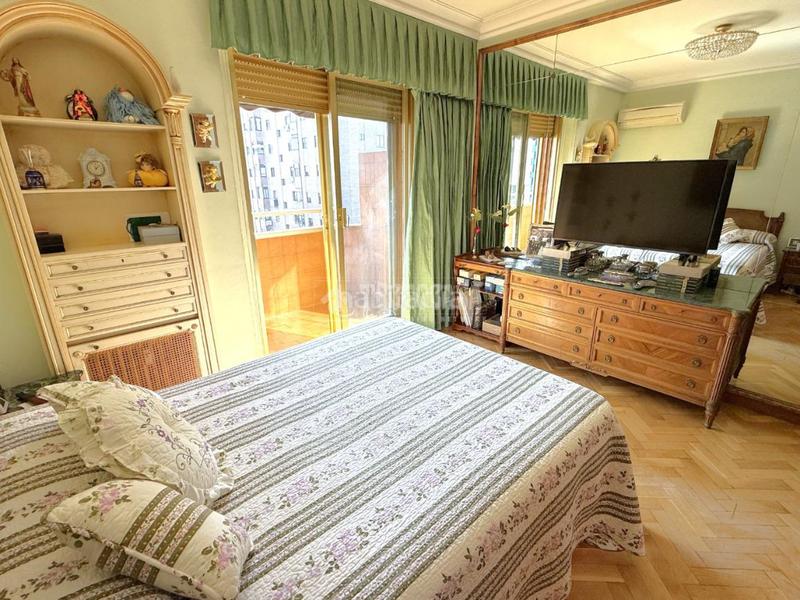 Foto 700cb93f-9187-41e9-b93a-d0d671de933e. Pis amb piscina a La Paz Madrid