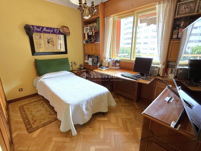 Foto 9eeebfb8-c133-4f54-b13c-8119c6687ad3. Pis amb piscina a La Paz Madrid