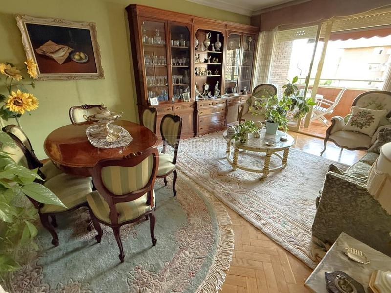 Foto babb9f2f-2199-4e30-bd72-f0814ed63315. Pis amb piscina a La Paz Madrid