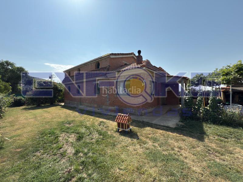 Foto fa489ce3-6c4a-42c1-94d6-32d88d64c7ca. Haus mit parking in Robledillo de Mohernando