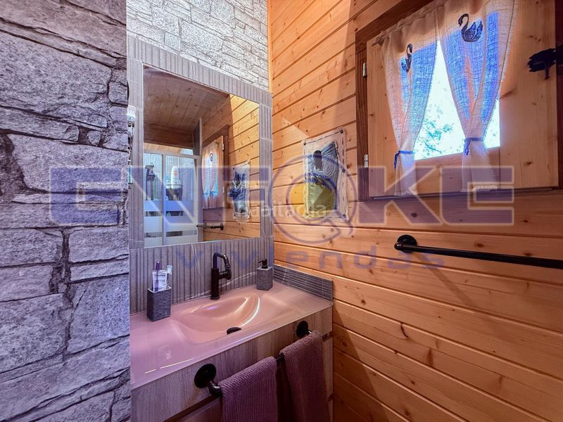 Foto a73948ca-bce6-4910-aa4e-4b57fcf90867. Casa con camino riscaldamento parcheggio piscina in Maello