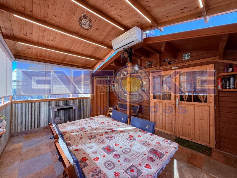 Foto d672572f-f400-42f0-9e35-a20c882e0657. Casa con camino riscaldamento parcheggio piscina in Maello