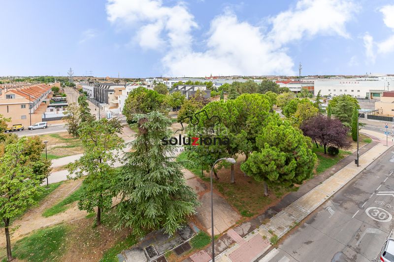 Foto 30395367-787c-496f-9cd7-069eaabfb08a. Piso  en venta en El Bercial, : con ascensor, garaje y trastero en Getafe