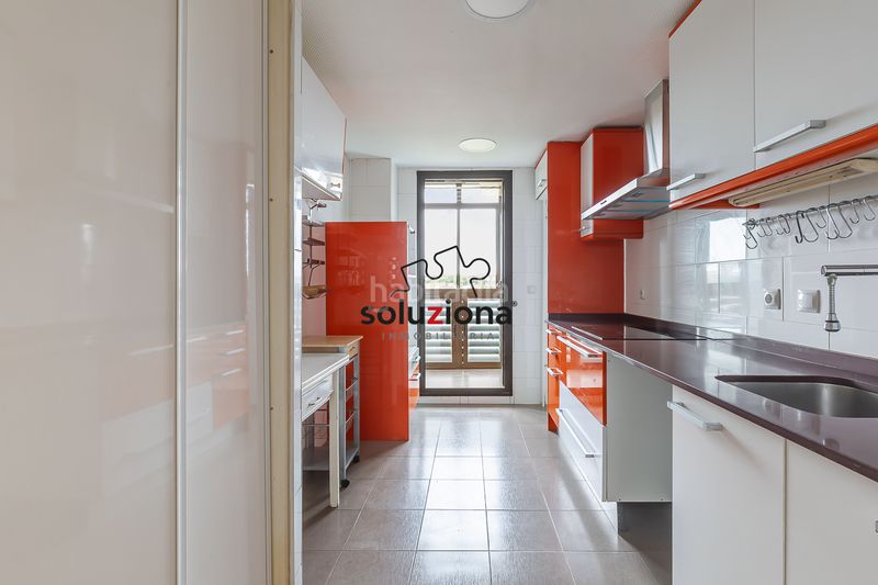 Foto 80fb5bd2-b425-4d93-b1e5-6bed130c8b33. Piso  en venta en El Bercial, : con ascensor, garaje y trastero en Getafe