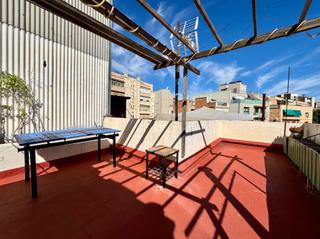 Flat in Plaça del fènix 6. Discover your new home in sants with this charming apartment ful