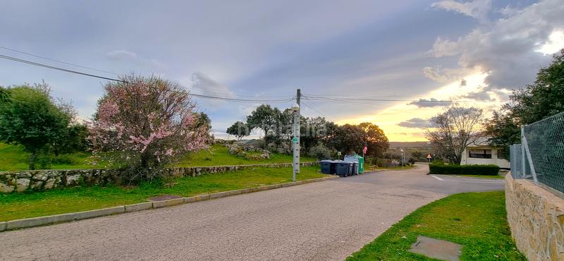 Foto 49cfd531-548c-4b4d-9cd3-b31a8ff31e40. Terrain résidentiel dans calle begonias 1 dans Mojadillas-Parque de las Infantas-El Paraiso Valdemorillo