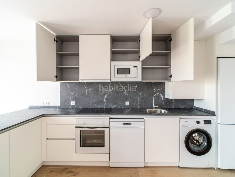 Foto d87f97c2-8772-4a86-8ff4-47beb2c32a3a. Location duplex avec chauffage parking dans Urb. Belvalle Meco