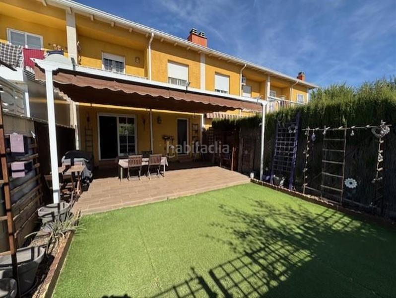 Foto a1b3c8b8-545f-4dca-9e31-1b78c5e40da0. Casa adosada en Alovera
