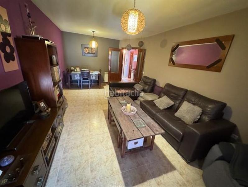 Foto b2a8a71b-8578-443a-a9d7-f2ef4e5f51fc. Casa adosada en Alovera