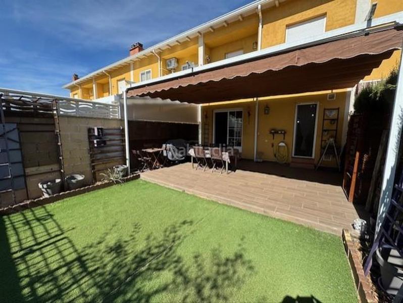 Foto e5323e52-98c7-4866-b9d0-cdcdbbd05a45. Casa adosada en Alovera