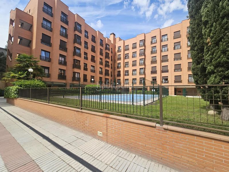 Foto 829fcb20-dbe3-4918-bdaa-3f281132f8b3. Apartament amb calefacció aparcament piscina a Rejas Madrid