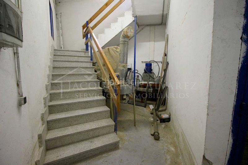 Foto 0d170a1d-1307-4548-b93d-bfb87bb6e130. Nave industrial  en poligono industrial este. 835 metros, dos plantas con montacargas y oficina. en Parla